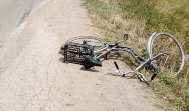 Biciclist rupt de beat accidentat după ce a căzut pe o stradă din Ibănești