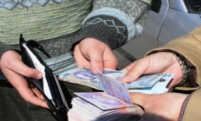 Înșelăciune prin metoda „șmen”. A crezut că face o afacere dar s-a ales cu o pagubă de 1050 lei