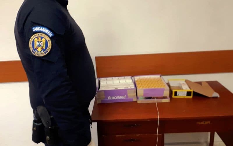 Bărbat de 38 de ani prins în timp ce vindea țigări de contrabandă în Piața Centrală