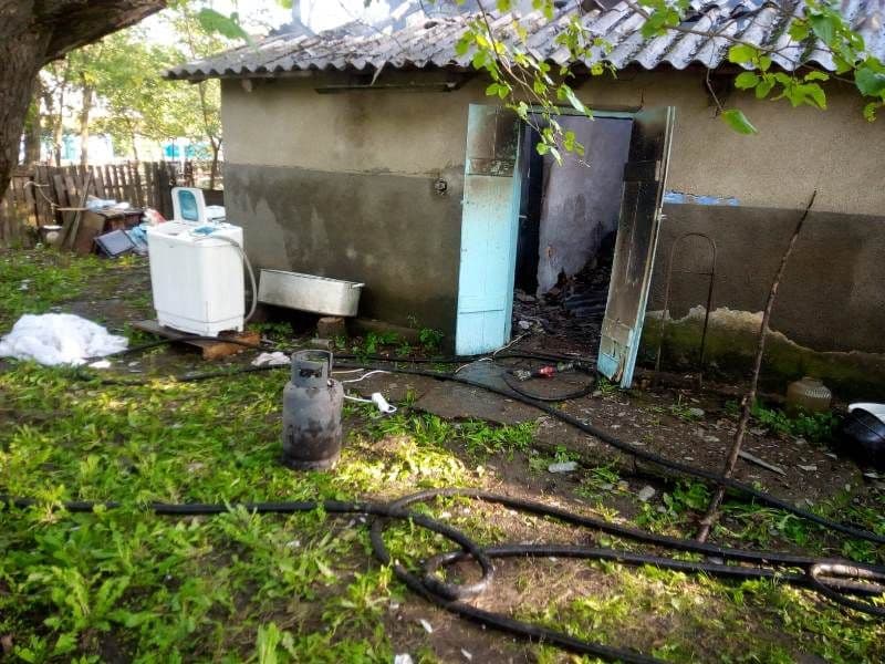 Casă distrusă de un cablu defect pus la mașina de spălat - FOTO