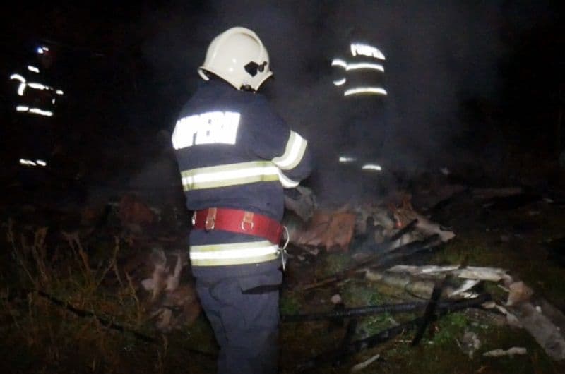 Incendiu la Hudești! Bucătărie de vară cuprinsă de flăcări