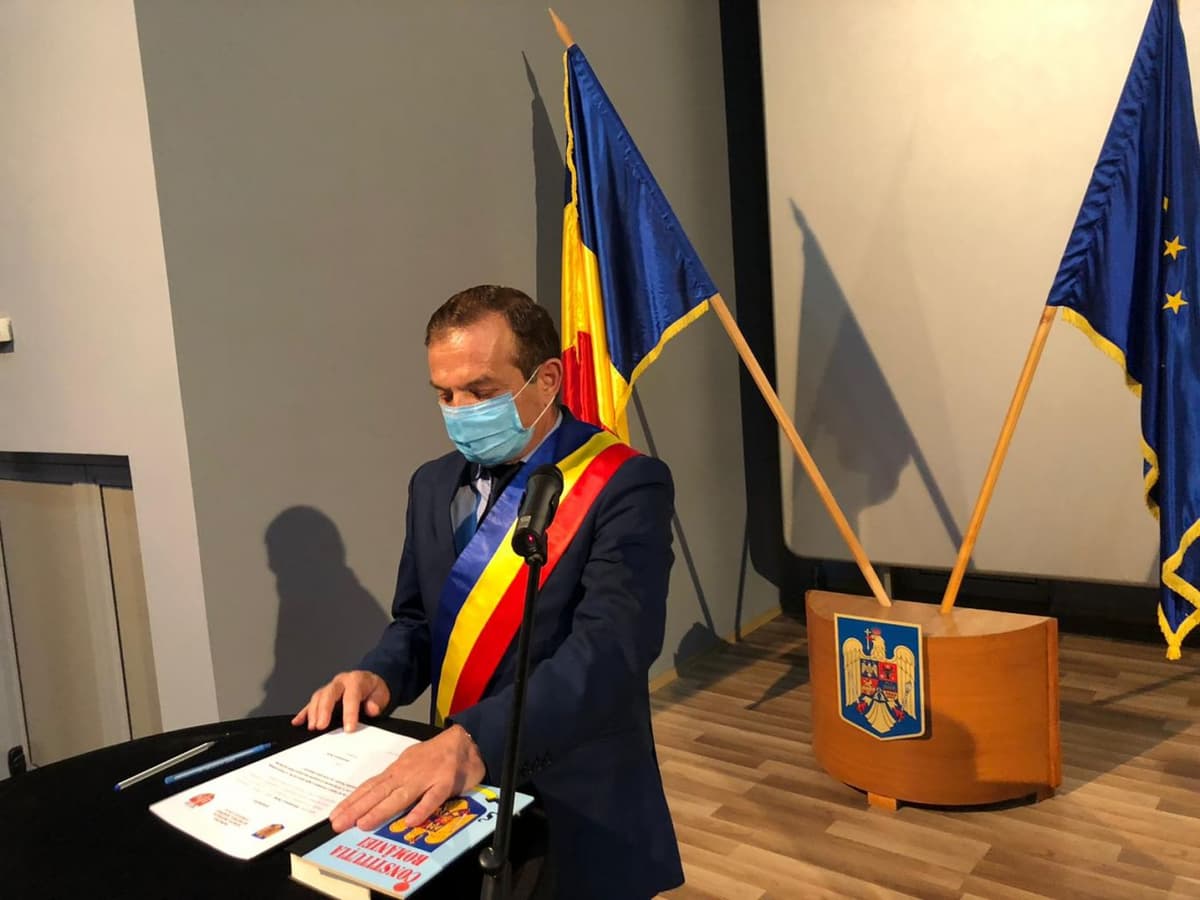 Primarul Dorin Alexandrescu și consilierii locali au depus jurământul și au fost învestiți în funcții – FOTO