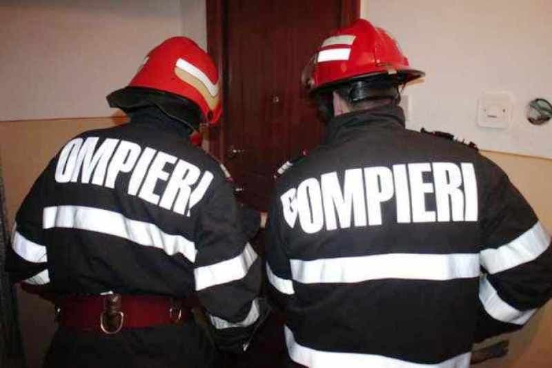 Bătrână de 85 de ani, salvată în ultima clipă, de pompieri