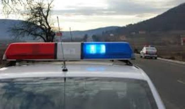 Accident rutier cu două mașini avariate, un șofer începător și unul sub influența alcoolului