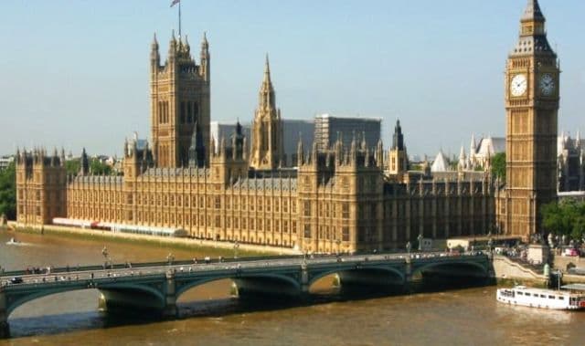 Avertizare MAE pentru românii care călătoresc în UK: gradul de alertă teroristă a urcat la 4 (sever)