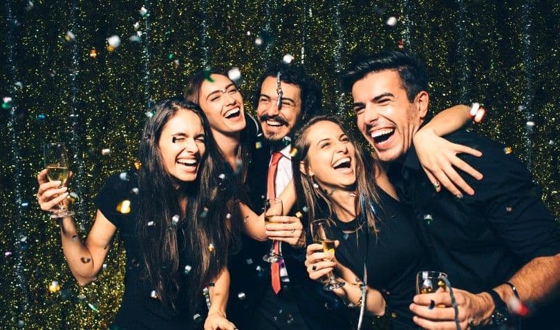 Fără petreceri de Revelion şi carantină de 14 zile pentru cei care vin din ţări cu indice de răspândire mai mare decât al României