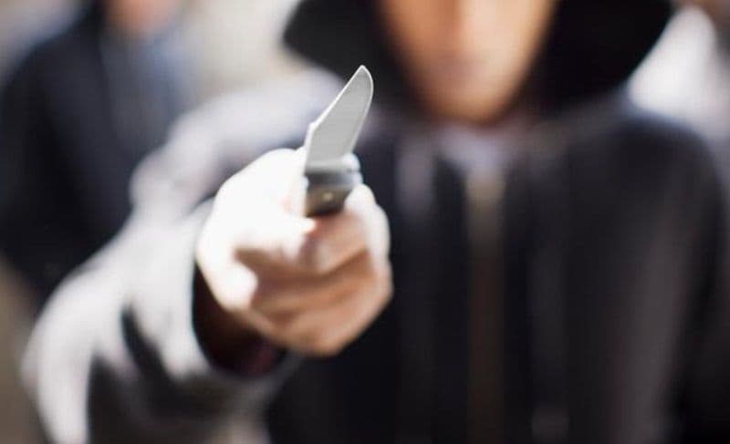 Caz șocant la Botoșani! Adolescent de 16 ani înjunghiat de persoane necunoscute pe Pietonalul Unirii