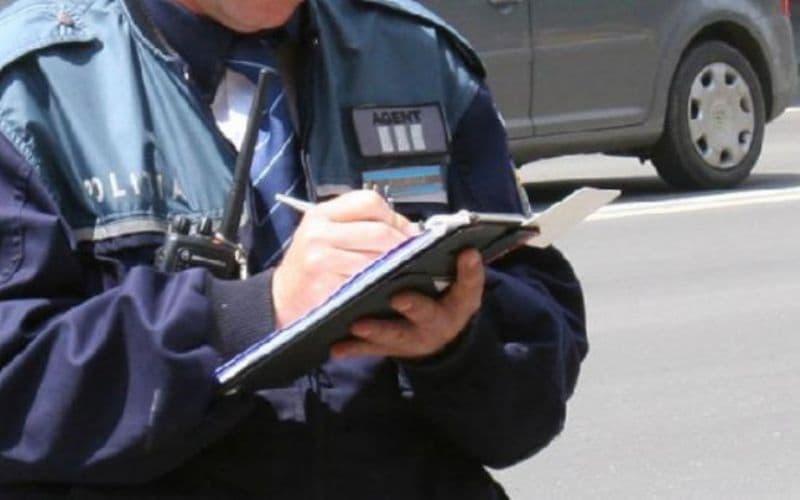 Minora din Dorohoi dată dispărută a fost găsită. Mama acesteia a fost amendată de polițiști