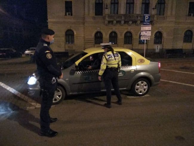 Zeci de amenzi date botoșănenilor care nu purtau mască de protecție - FOTO
