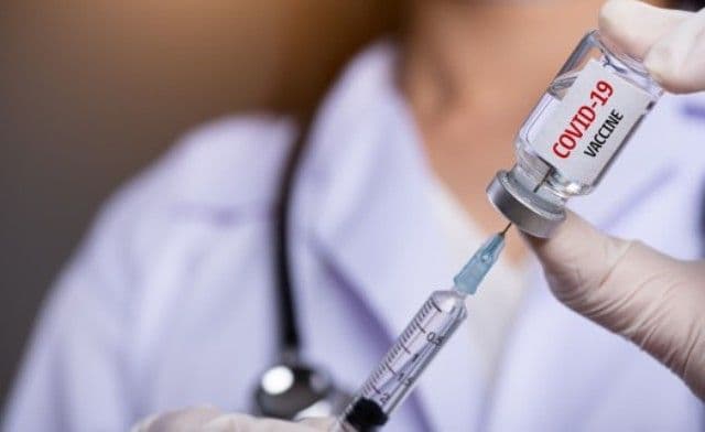 Aproape 40% dintre români spun că nu s-ar vaccina împotriva coronavirusului