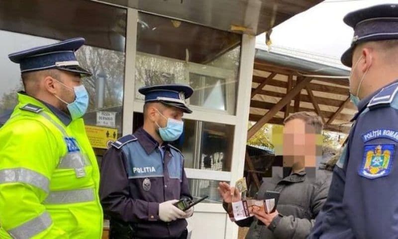 Purtați mască: Amenzi de 31.000 de lei pentru lipsa declarației și a măștii