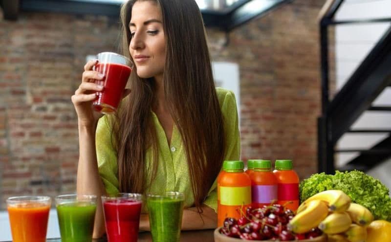 Patru băuturi care îți detoxifiază ficatul și te ajută să slăbești peste noapte