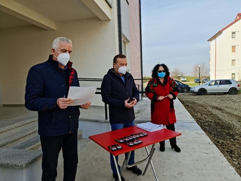 Primăria Dorohoi a repartizat cele 16 locuințe de serviciu noilor chiriași- FOTO