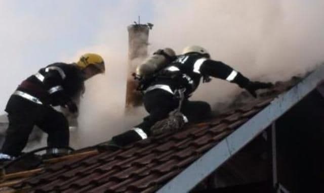 La un pas să rămână fără acoperiş deasupra capului pentru că nu şi-au curăţat coşul ori nu l-au reparat