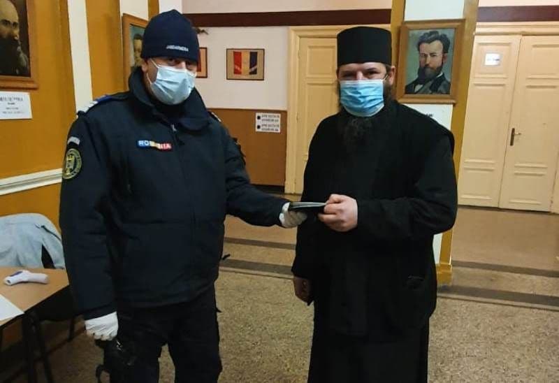 Portofel recuperat cu ajutorul unui jandarm vigilent