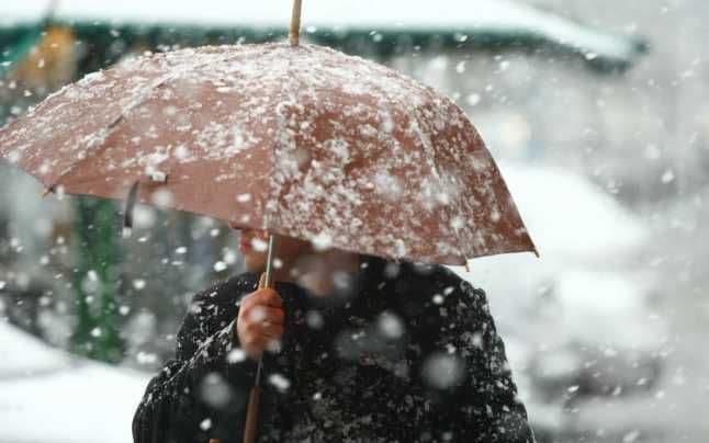 Informare meteorologică de ninsori, vânt, precipitații mixte și polei