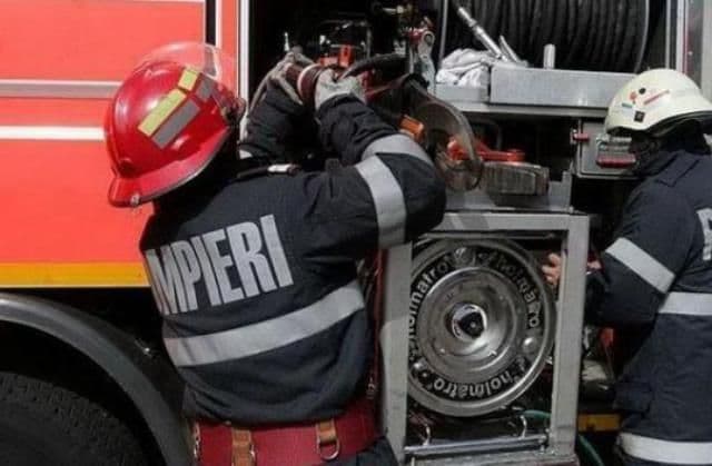 Casă din Brăești distrusă parțial în urma unui scurtcircuit