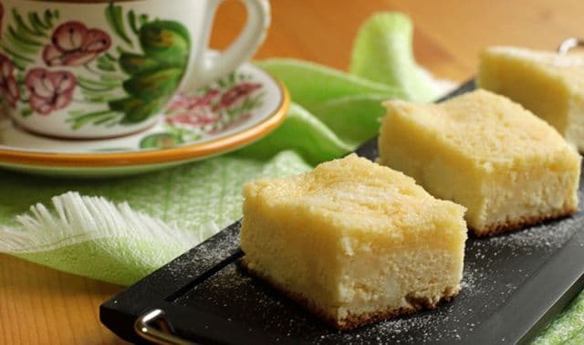 Prăjitură cu brânză cremoasă