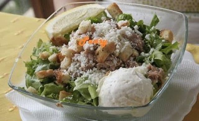 Salată verde cu ton și maioneză