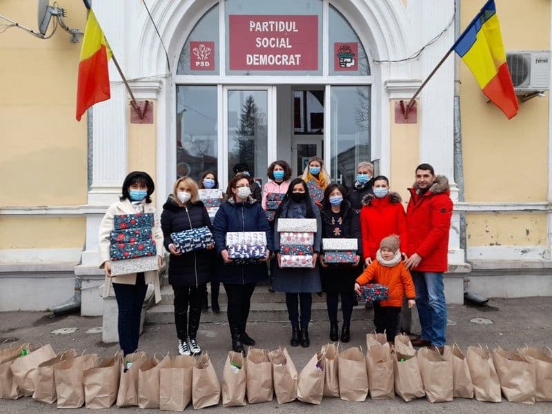 Bucurii în prag de sărbători pentru 130 de copii din județul Botoșani - FOTO