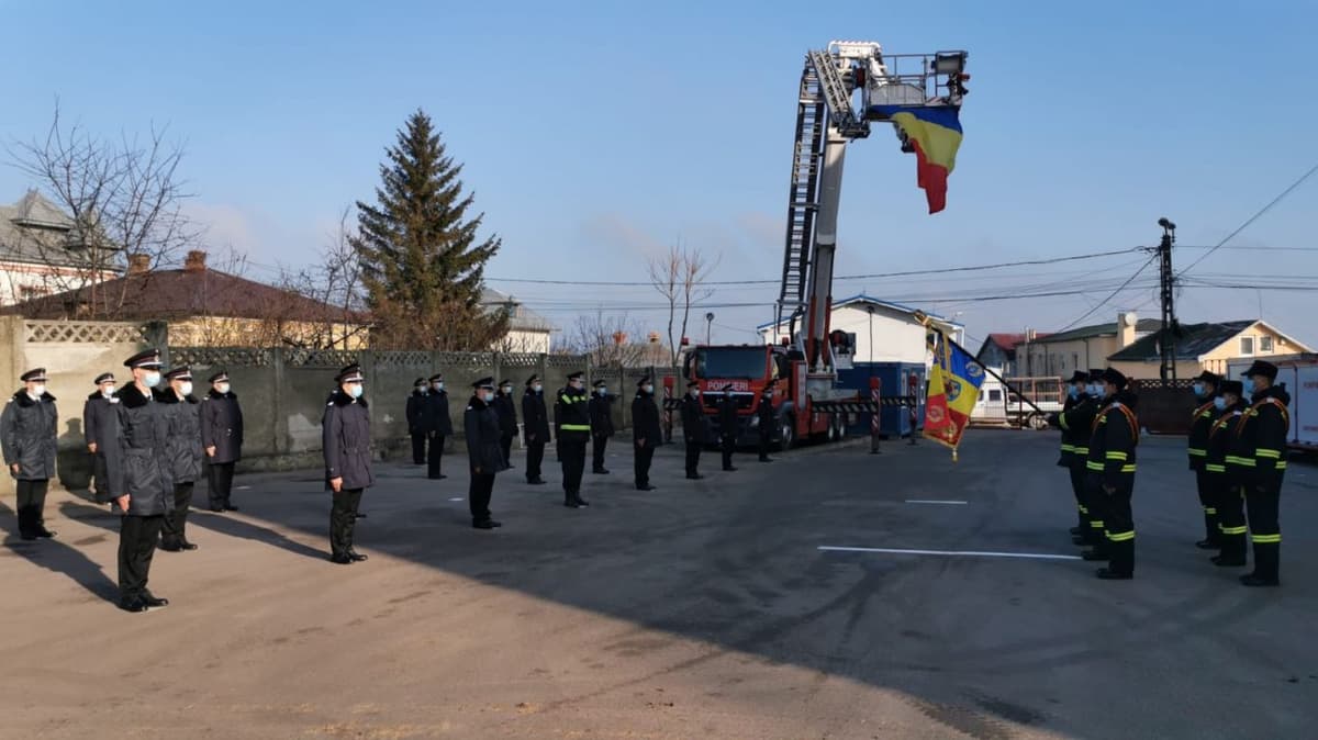Pompierii sunt oamenii care merg acolo de unde toată lumea fuge. Mai puternici cu 25 - FOTO