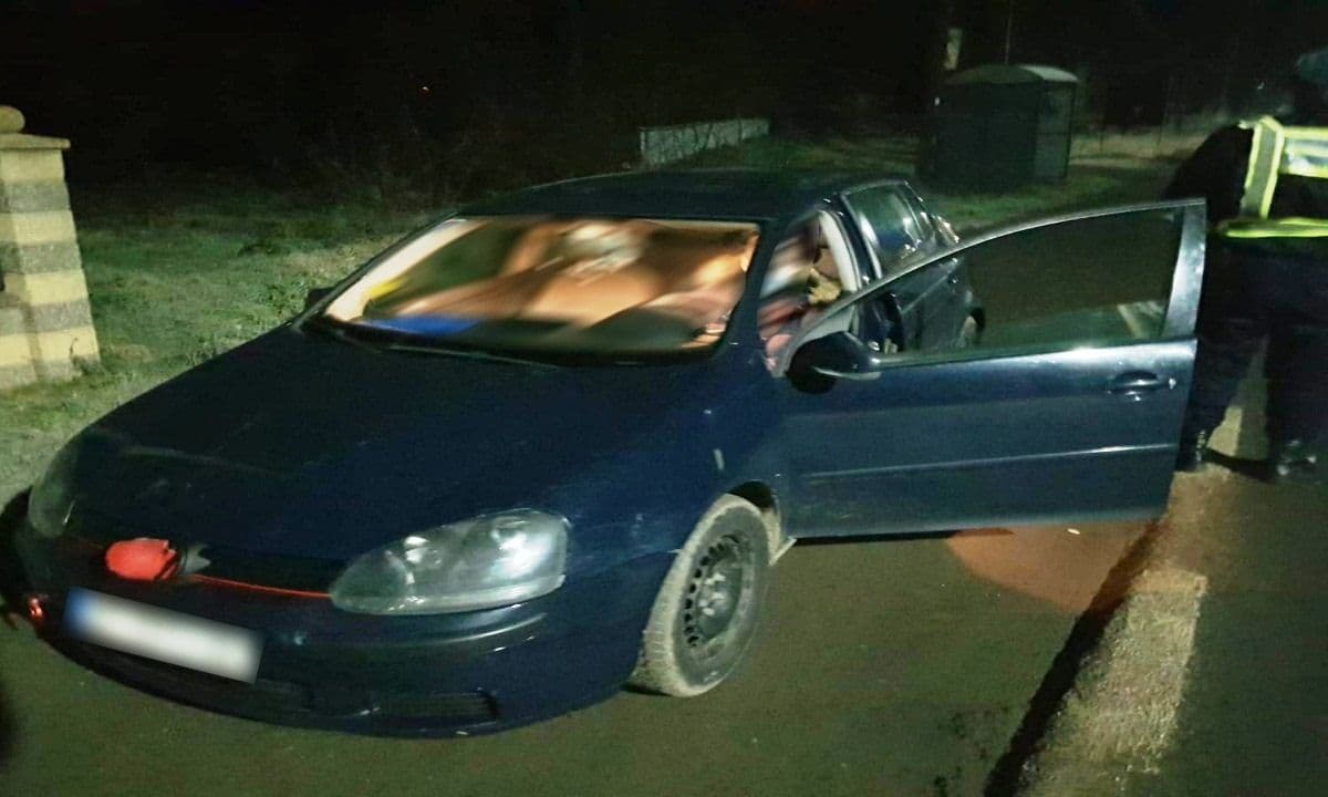 Tânăr aflat în carantină, descoperit în trafic la volanul unui autoturism, fără permis de conducere