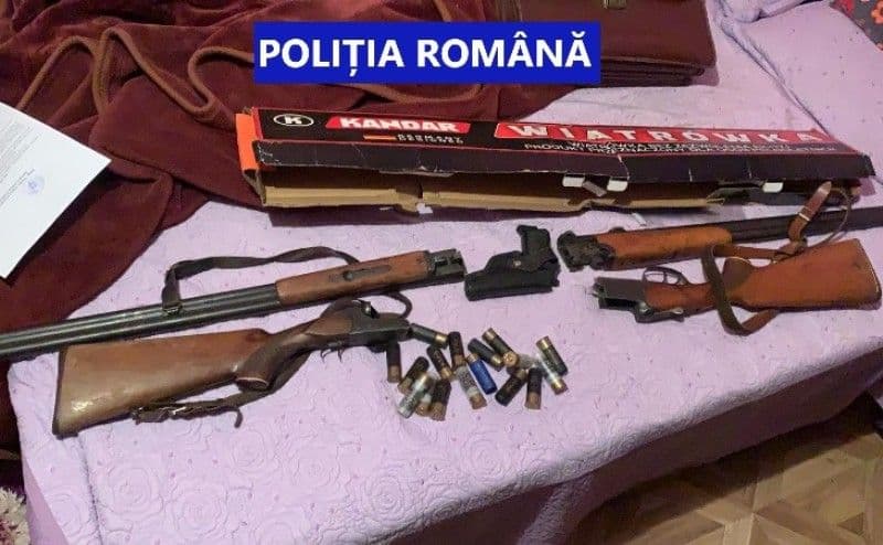 Percheziții la persoane bănuite de braconaj. Vezi ce au găsit polițiștii - FOTO