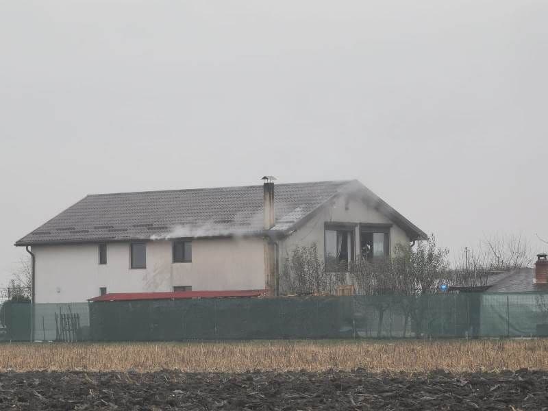 Incendiu izbucnit la o casă din Botoșani. Pompierii au intervenit pentru stingere - FOTO