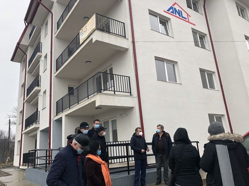 Cadou de sărbători! Primăria Dorohoi a făcut recepția a 60 de locuințe ANL. Vezi lista beneficiarilor! - FOTO