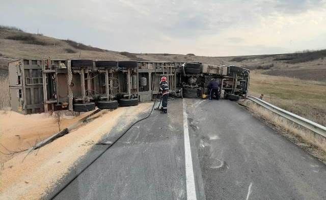 Tir rasturnat (3)