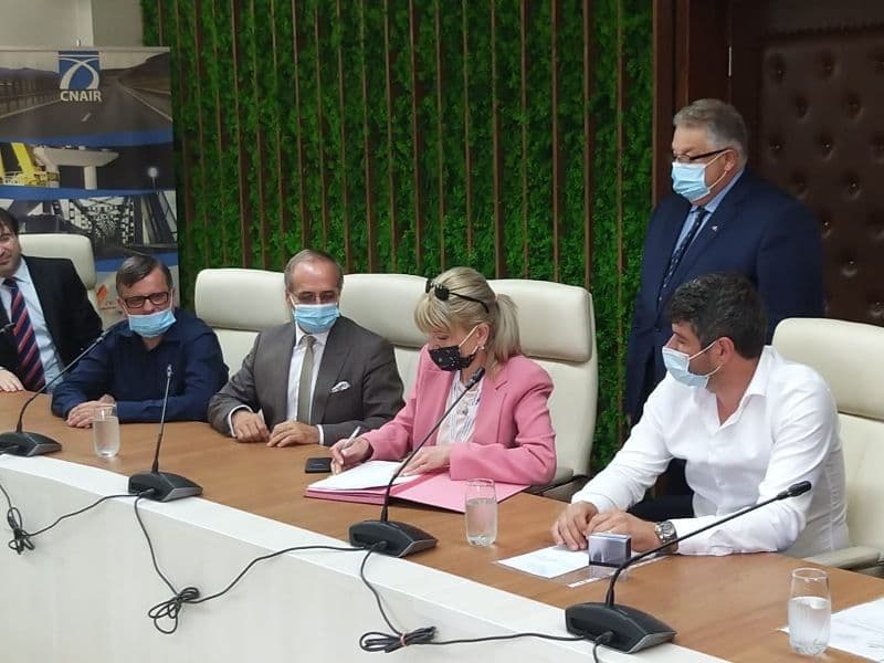 foto semnare contract CNAIR (2)