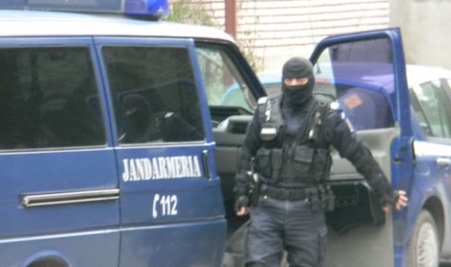 Dorohoian dat în urmărire internațională descoperit în urma unor descinderi