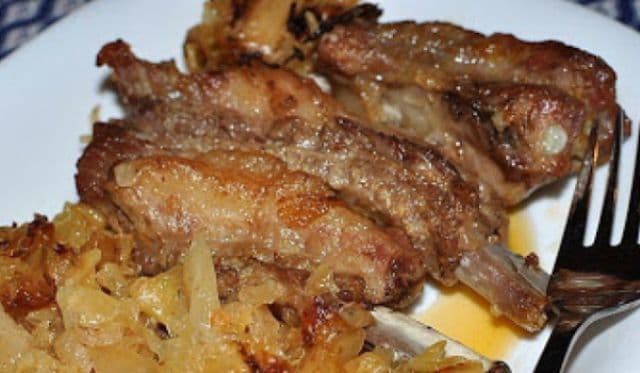 Mâncare de varză acră cu carne de porc