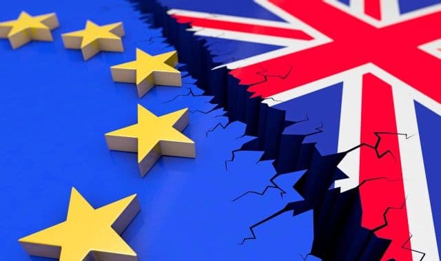 Marea Britanie forțează deportarea a 30 de români după Brexit, în plin lockdown și răspândire a tulpinii noi de Covid