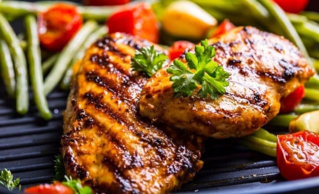 Ce poți păți dacă grătarul pe care prepari carnea este murdar