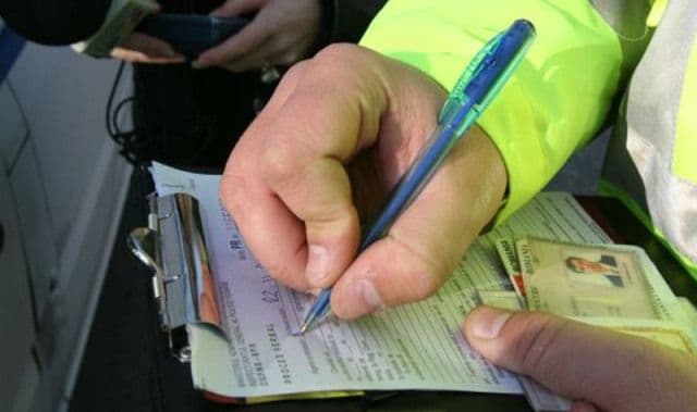 Permise reținute și zeci de amenzi în urma unei acțiuni a polițiștilor rutieri
