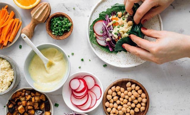 Alimente și vitamine care ne fac să arătăm mai tineri