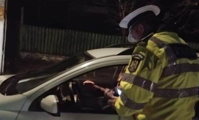 Un bărbat beat și fără permis, depistat în trafic de polițiștii botoșăneni