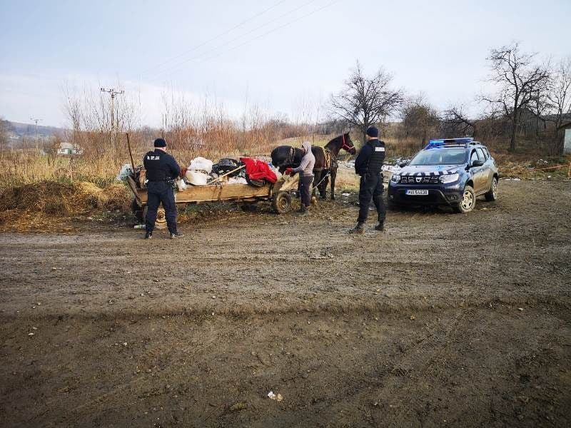 Amendă de 3000 de lei pentru un bărbat din Pomârla care a aruncat gunoiul în câmp