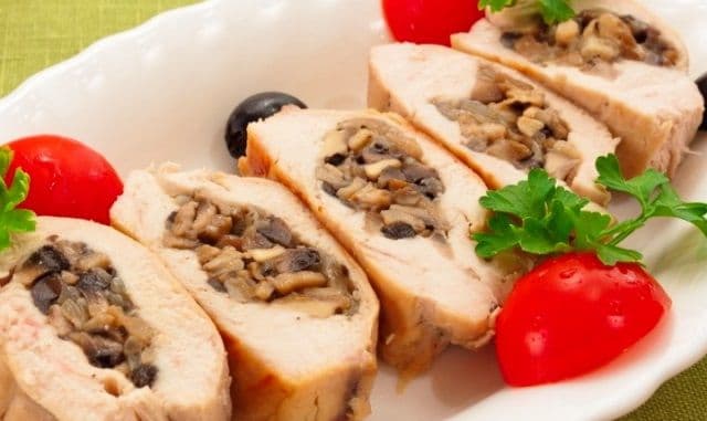 Piept de pui umplut cu ciuperci