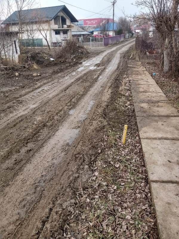 Primim la redacție – Drum impracticabil din cauza unor mașini de mare tonaj – FOTO
