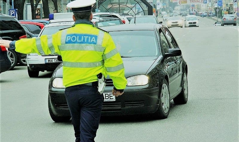 Dosar penal pentru un tânăr de 25 de ani care a ieșit la plimbare cu mașina