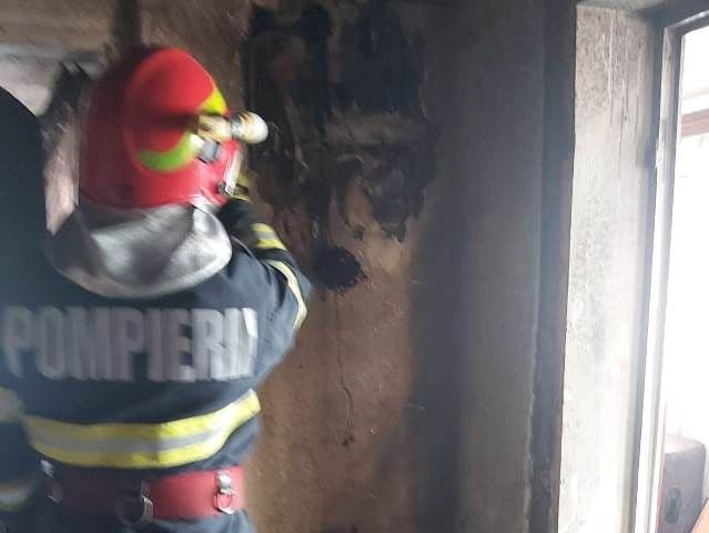 Pagube însemnate pentru un botoșănean după ce i-a luat foc casa
