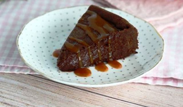 Tort cu ciocolată și caramel sărat