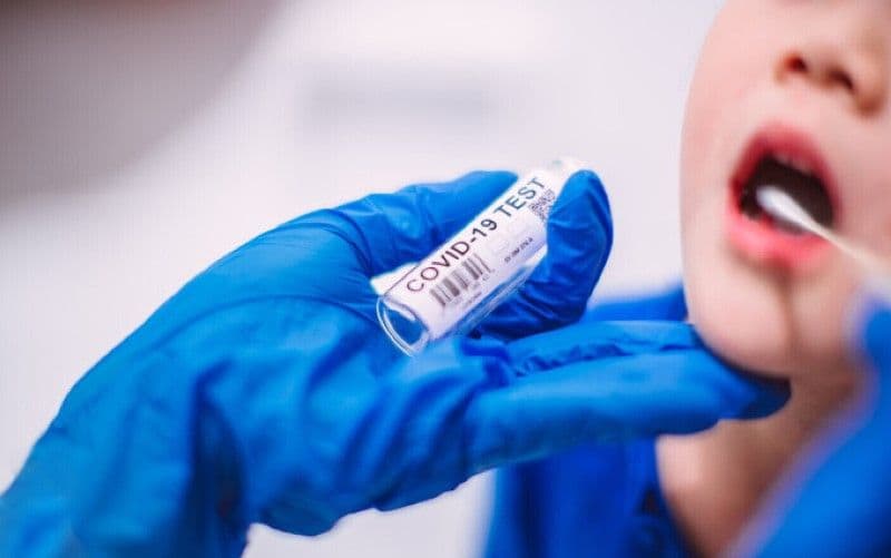 Vezi formularul de consimțământ al părinților pentru testarea antigen a copiilor la școală