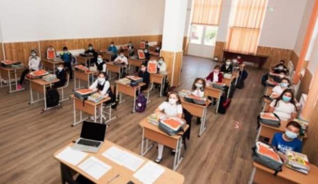 Ministrul Educației: Părinții nu sunt obligați să completeze formularul pentru testarea antigen a copiilor la școală