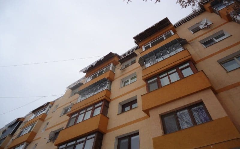 Anunț SVSU Dorohoi: Curățați țurțurii formați pe streașina blocului