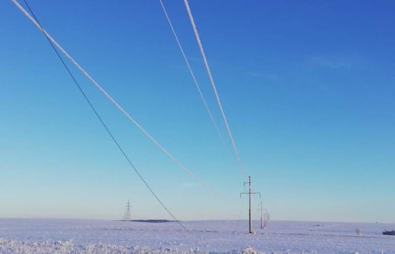 Vremea capricioasă din ultimele 24 de ore a provocat numeroase avarii în reţelele de distribuţie a energiei din Moldova - FOTO