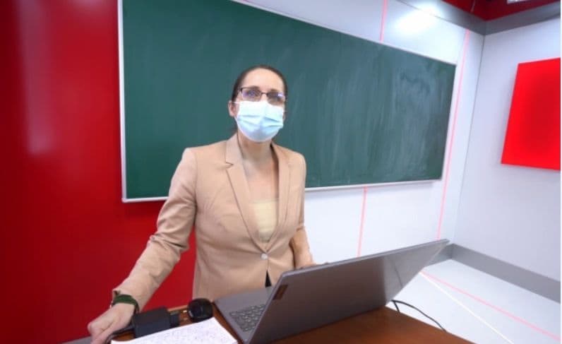 Câțiva profesori botoșăneni s-au mobilizat să-i ajute pe elevi să se pregătească pentru examenele naţionale. Vezi detalii!