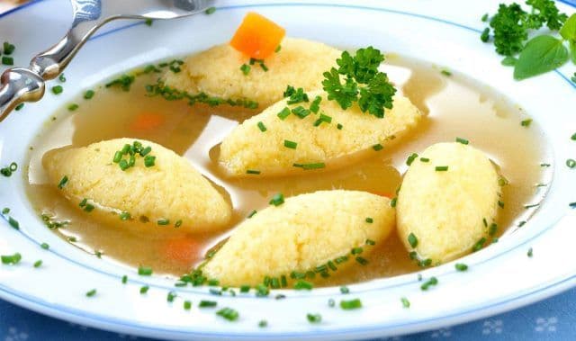 Ciorbă de pui cu găluște